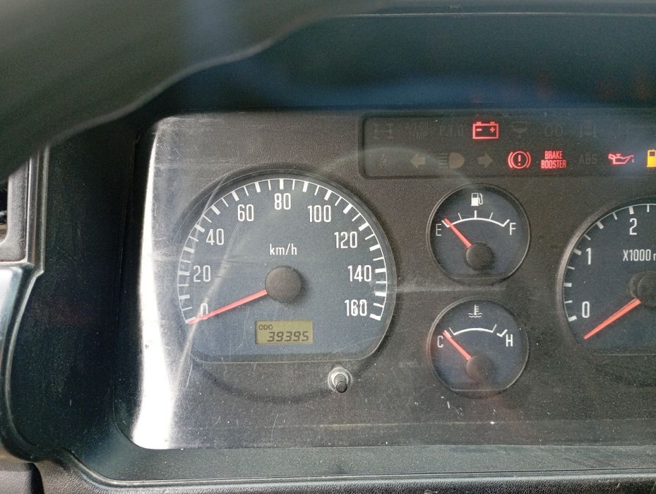 Moshina sotiladi yaxshi holatta gazda yuradi maitfonlari bor lenovo