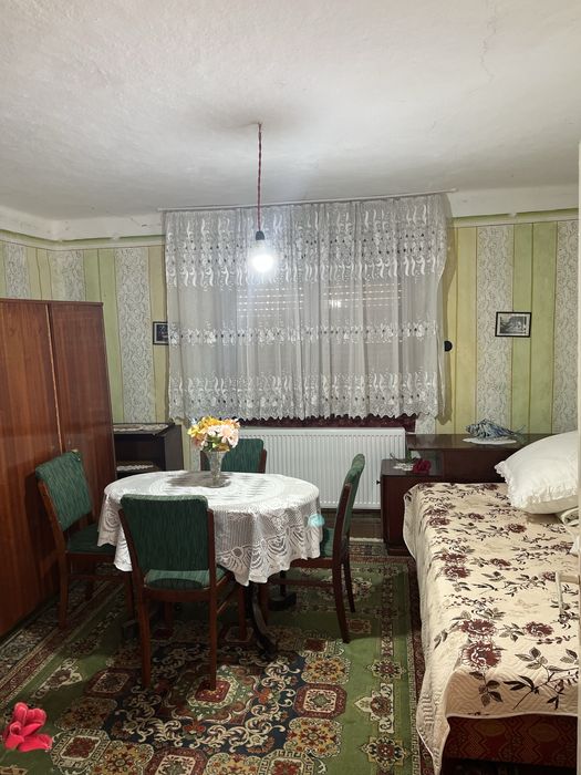 Vând casă 3 camere,hol,baie,bucătarie vară,cămară,pivniță