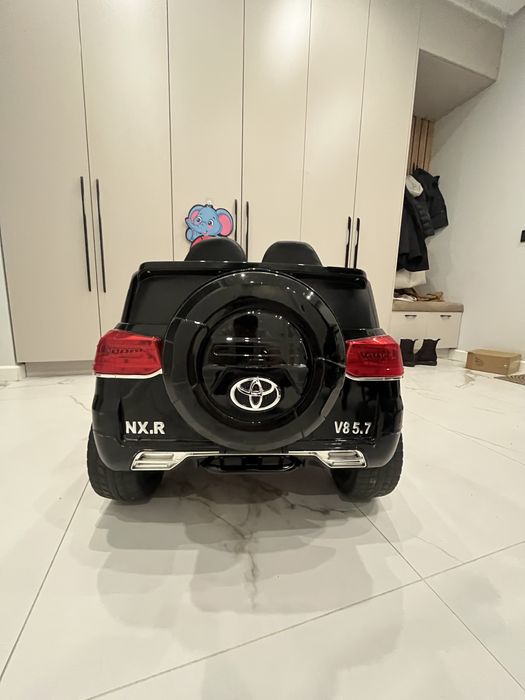 Детская электромашинка