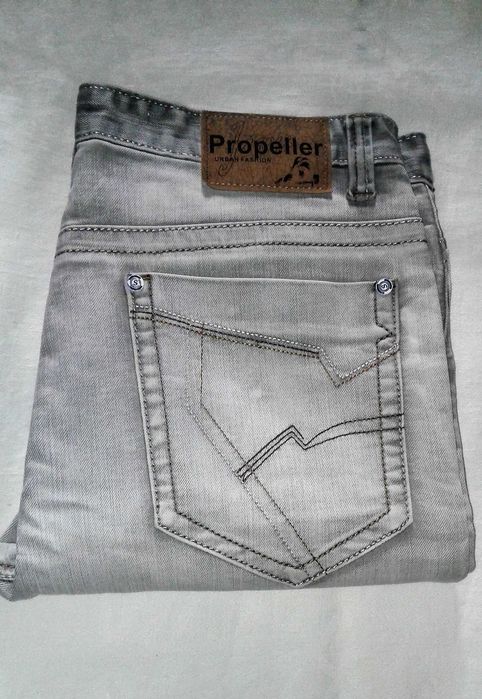 Джинсы Бело-серые. 48 размер