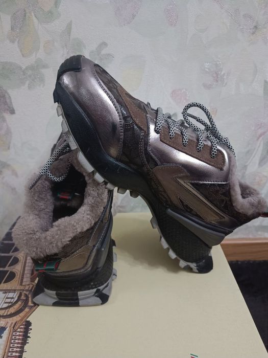 Кроссовки с мехом , 37-38