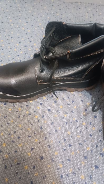 Продаются рабочие сапоги и ботинки, новые.