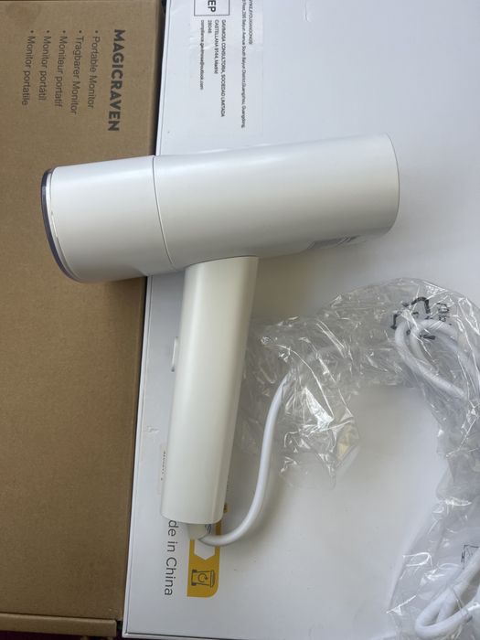 Aparat de călcat vertical portabil Simplus.