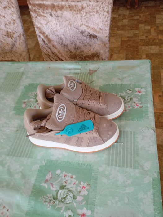 Продам кроссовки