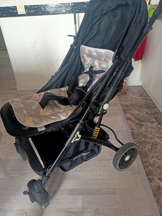 Детская прогулочная коляска