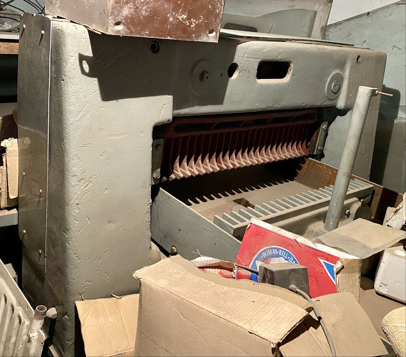 Гильотина, бумагорезательная машина