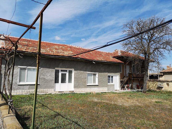 Продава се Къща в Велики Преслав - 120 кв.м за 709 €/кв.м - Снимка #18