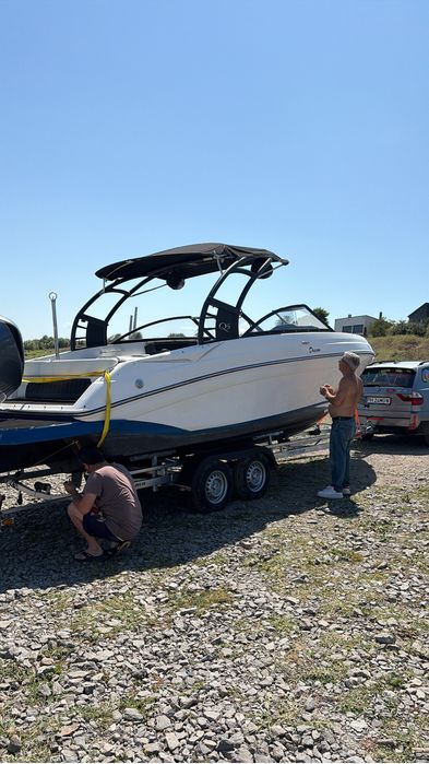 Rinker Q5  2022- 300hp-variante auto/barci