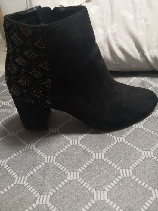 Vând ghete dama negre