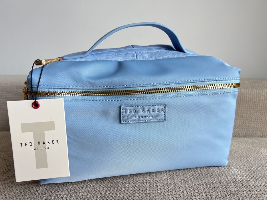 Нови оригинални несесери Guess, Furla, Ted Baker