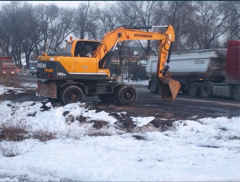 Экскаватор колесный с гидромолотом