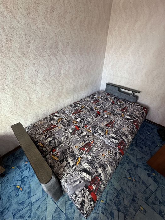 Срочно продам диван в отличном состоянии