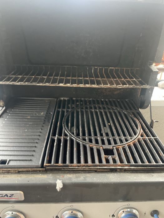 Gratar de exterior pe gaz