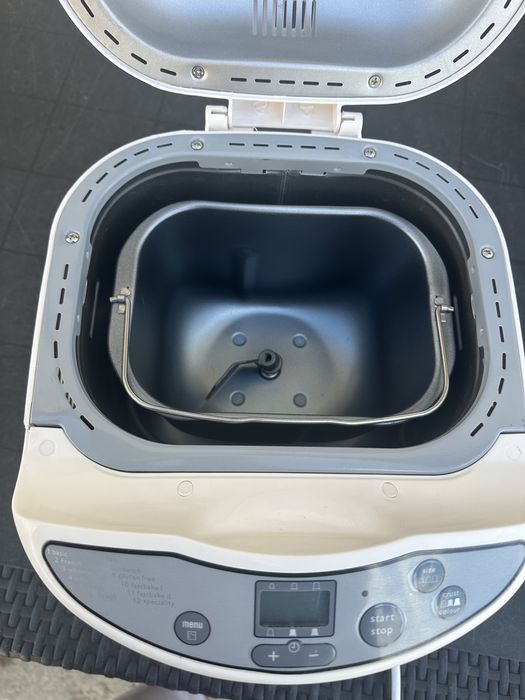 Masina de facut paine russell hobbs