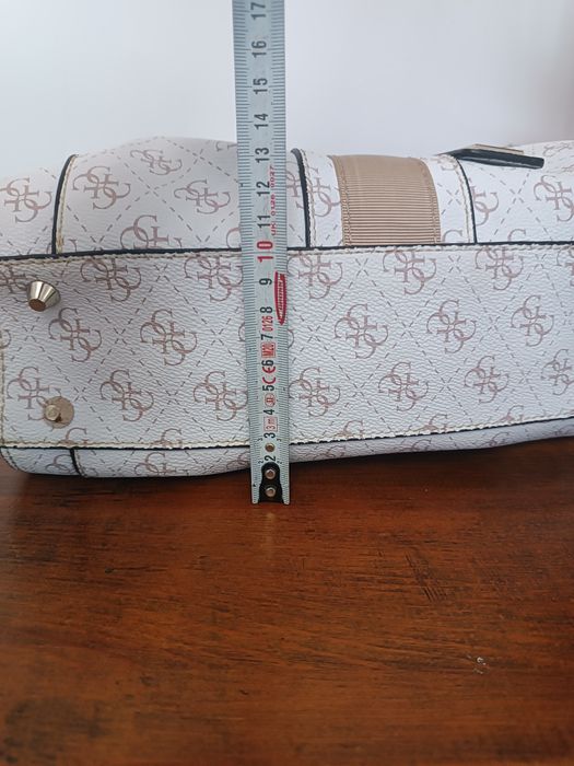 Дамска чанта GUESS