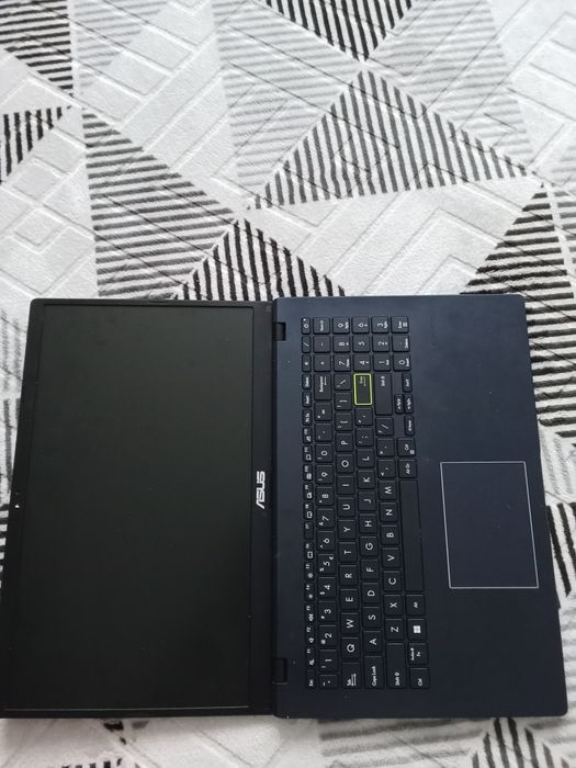 Leptop ASUS  E 510