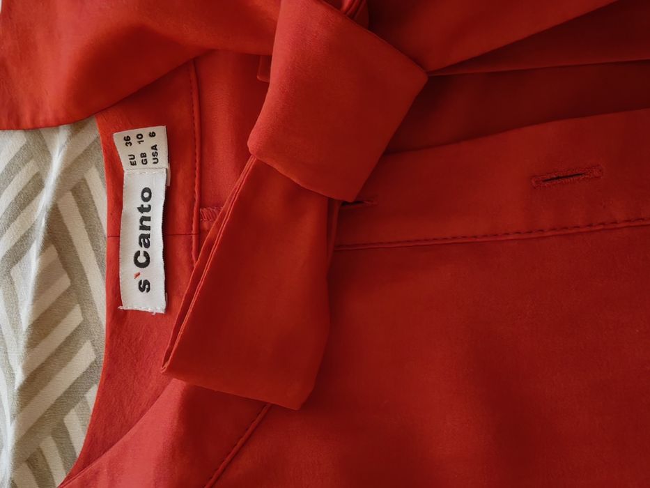 Риза в огнено червено