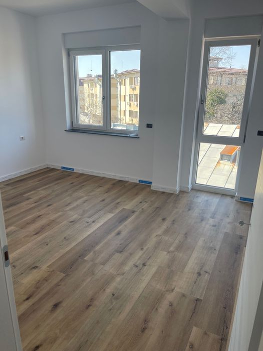 Vând apartament 3 camere împăratul Traian 82