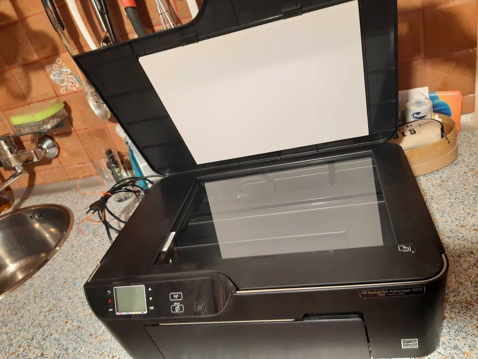Мастилено струен принтер и скенер ведно HP deskjet 3210