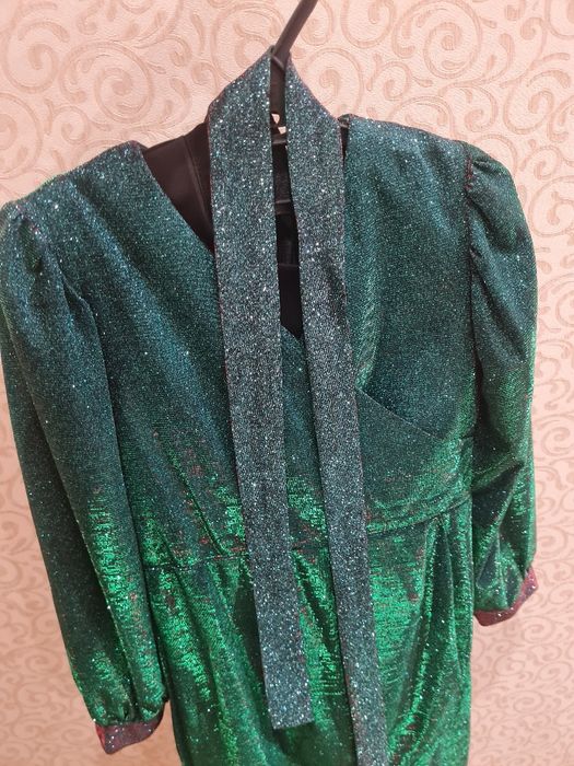 Продам  праздничное платье