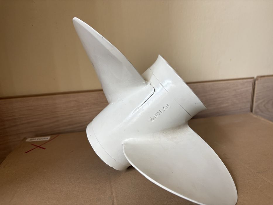 Винт гребной на Mercury марки Solas