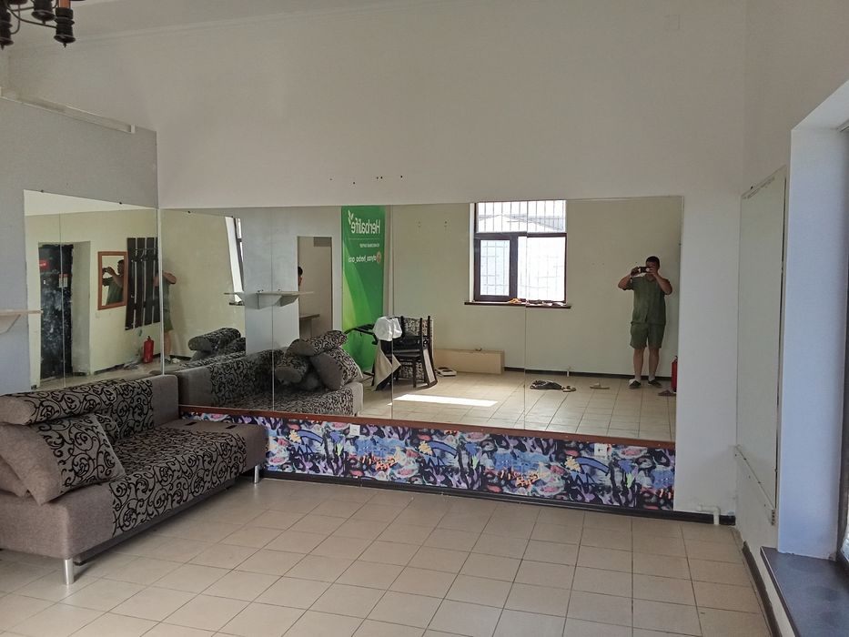 Продам на Стенное зеркало