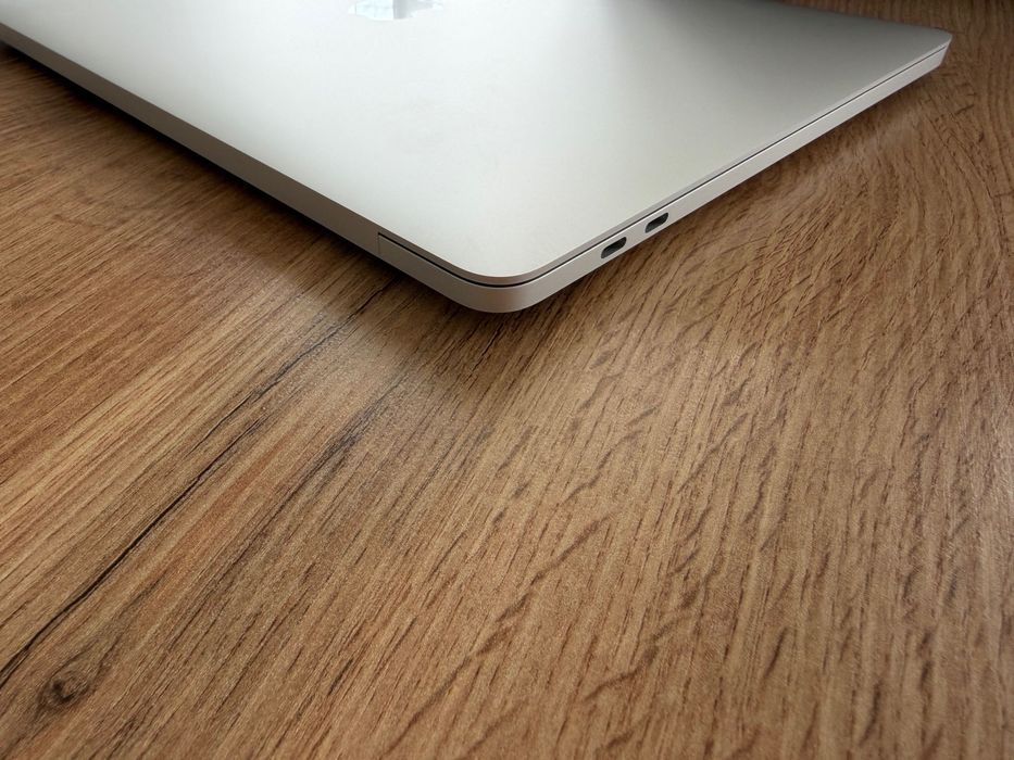 НОВ MacBook Pro 13" M2 Chip 8-CPU, 10-GPU,16GB RAM, 256GB SSD ГАРАНЦИЯ