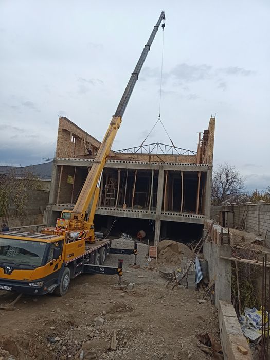 Услуги автокрана xcmg Qy25k5 с корытом и туфлей для бетона