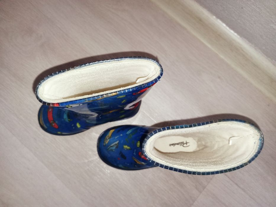 Продам резиновые сапоги детские