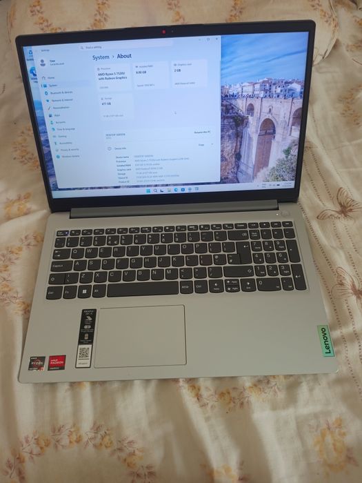 Laptop Lenovo - Ryzen 5 - 7520U, 512GB SSD, 8 GB Ram