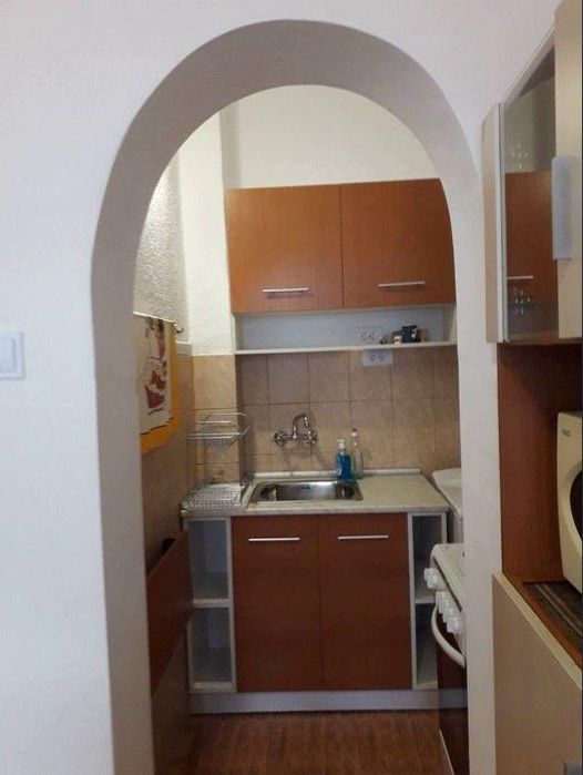 Дава се под наем Тристаен апартамент в София, Център - 70 кв.м за 846.6 € - Снимка #2