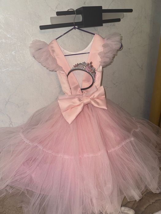 Платье бальное с короной