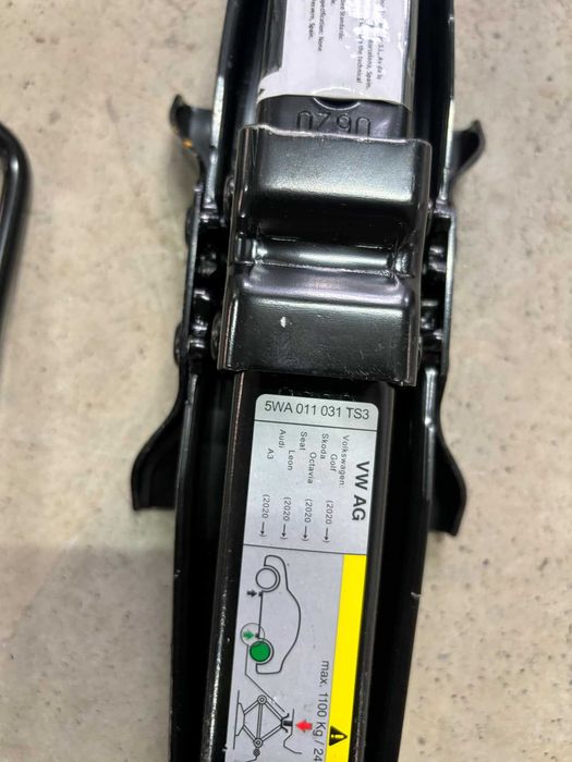 Cric original+coarba VW/Seat/Skoda Nou , modele dupa 2020