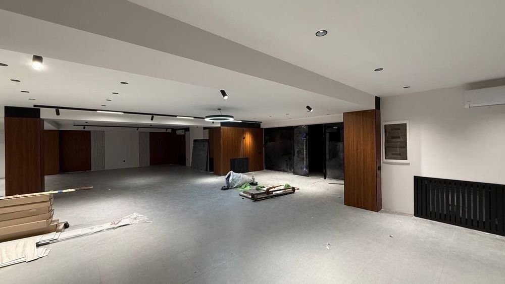 Мирабадский: Улица Нукусская первая линия  площадь 910кв.м С ремонтом