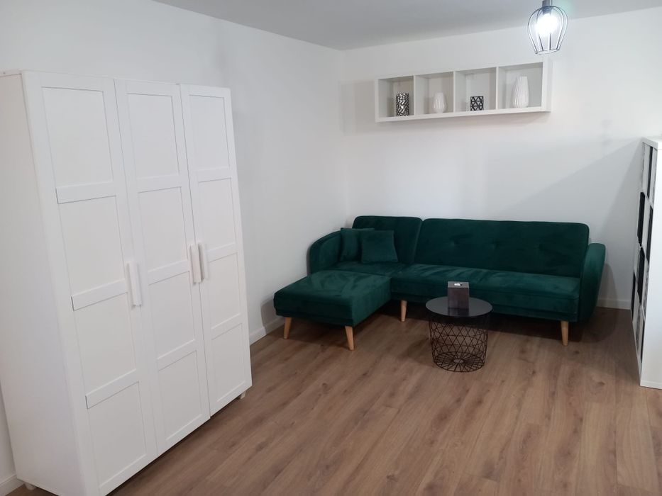 Apartament cu o camera, loc de parcare, curte privata