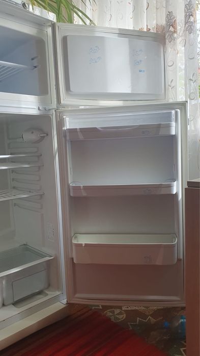 Холодильник Indesit