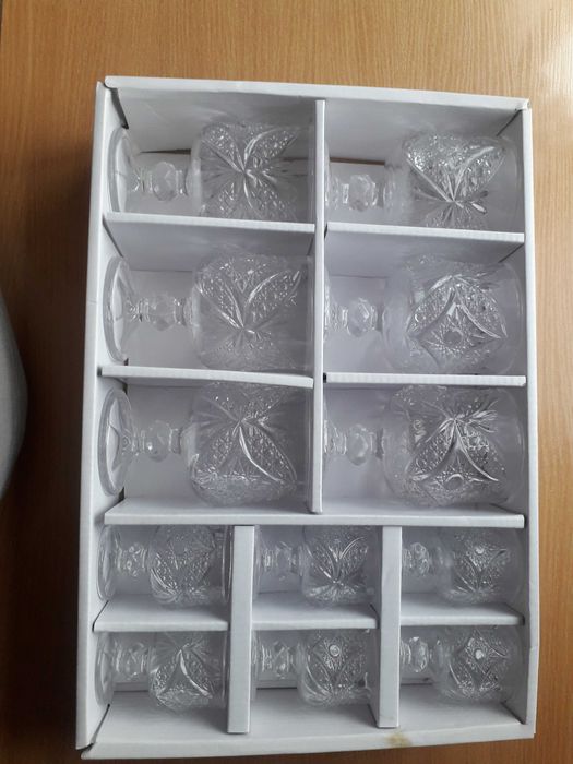 Набор в коробке хрустальных рюмок