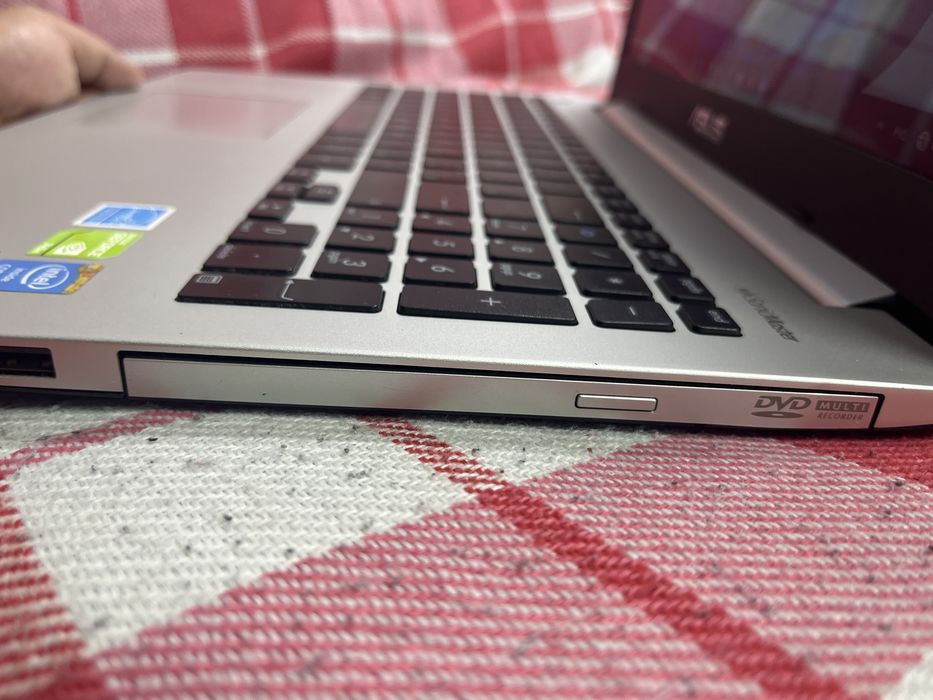 срочно Ноутбук ASUS