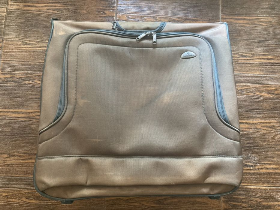 Troller samsonite , stare buna,dimensiuni 59/59/25 cm.