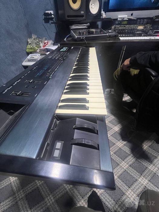 ENSONIQ TS-10 сотилади
