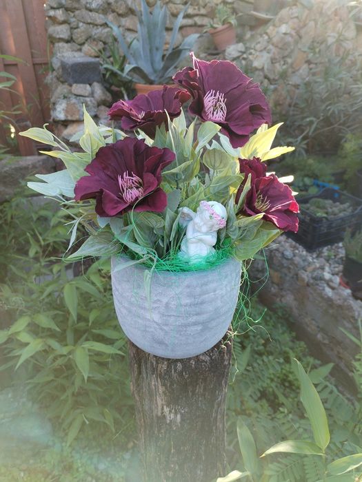 Aranjamente florale și coronite pentru 1 noiembrie