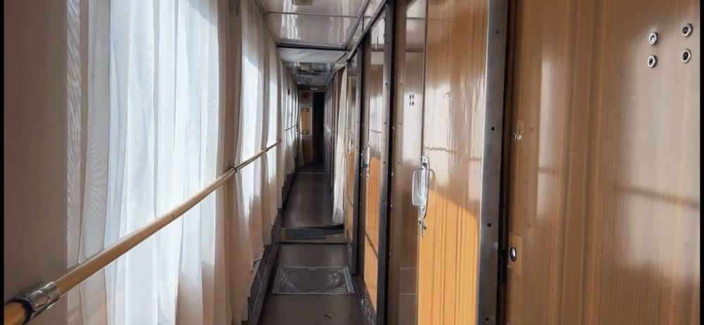 Вагон купе поезд