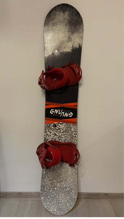 Продавам сноуборд GNU 158 см/ автомати drake fifty