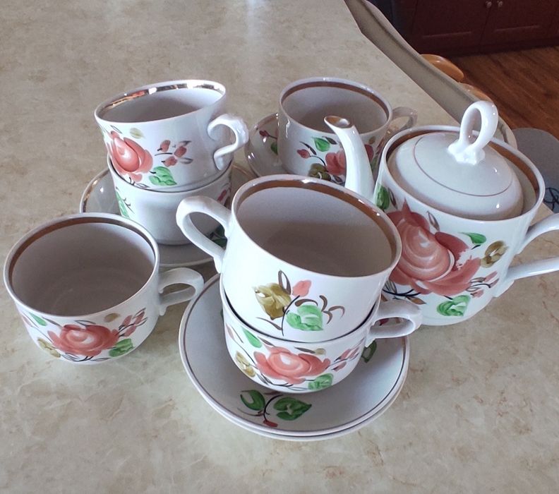 Порцеланови чаши със златен кант