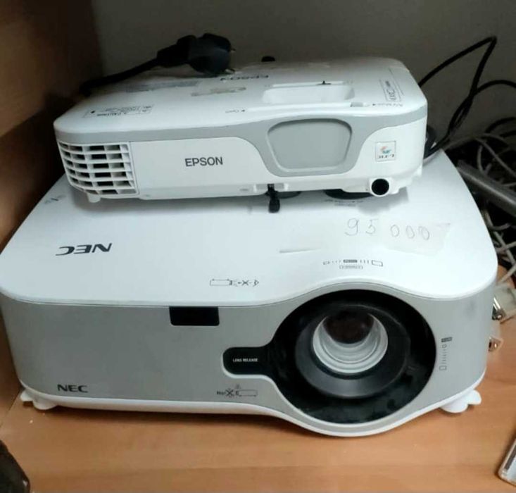 Продам проекторы Epson