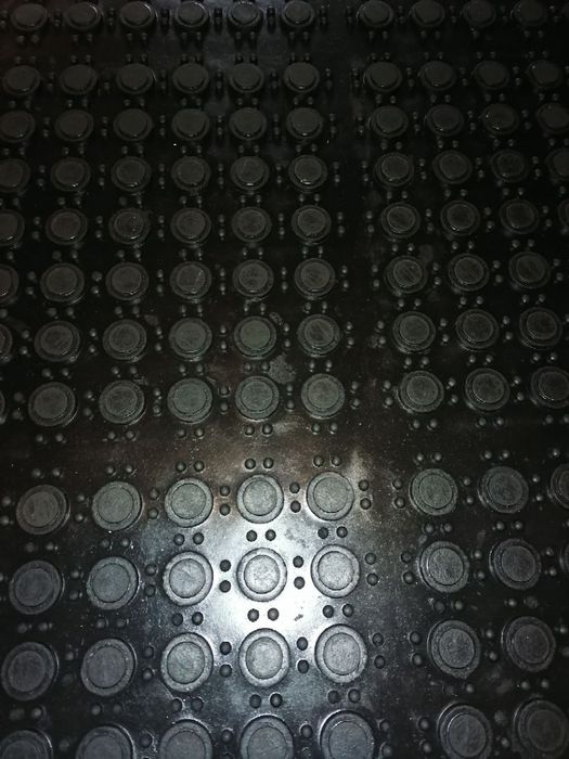 Противоскользящая резиновые перфорированные коврики