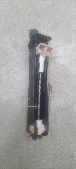 Cric auto cu cheie