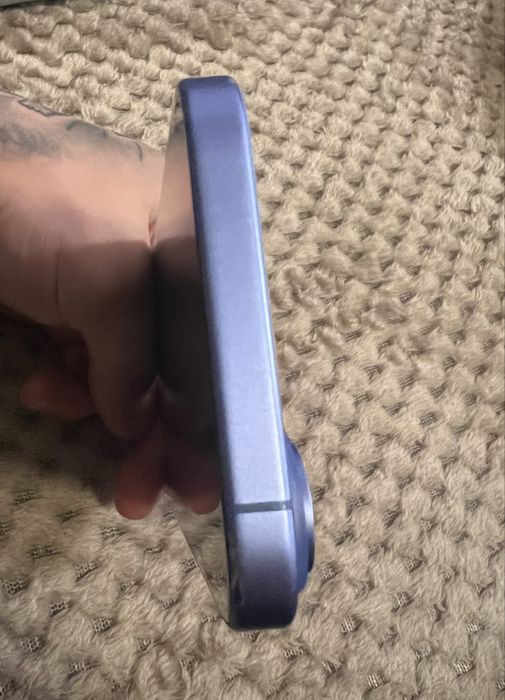 Iphone 16 blue 93% battery health