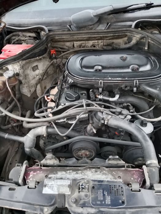 Машина Мерседес 124