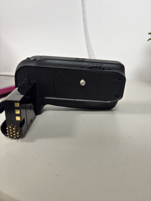 Grip Nikon MB-D80 ( pt Nikon d80,D90)